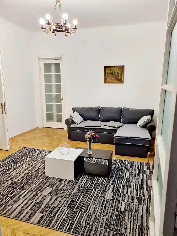 Cozy Apartment Near City Center Bucharest Romania